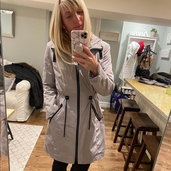 TAHARI Grey Raincoat Size Medium - Picture 3 of 3